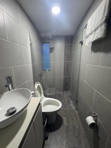 Amplio apartamento en la 70 Estadio Laureles para grupos familiares o amigos, Medellín (fotografie 10)