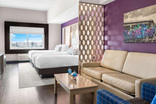 2 queen beds