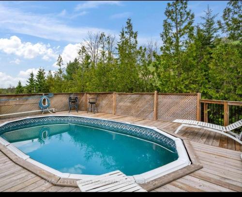 Úszómedence, Summer Getaway with Pool and Nearby Attractions in Cobourg (ON)