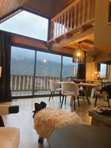 Chalet de luxe contemporain vue 360 degrés sur les montagnes (Chalet de luxe contemporain vue 360 degres sur les montagnes) in Camparan