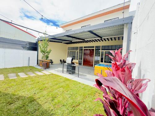 bambu house in La Mandarina
