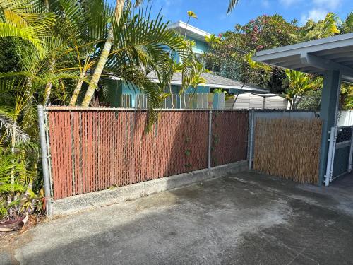 Newly renovated 1 bedroom with air conditioning and kitchenette in 凱盧阿
