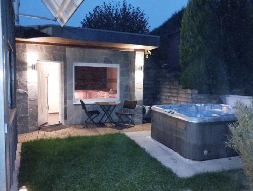 Swimmingpool, Schaumbergblick - Komfort mit Sauna und Whirlpool in Marpingen