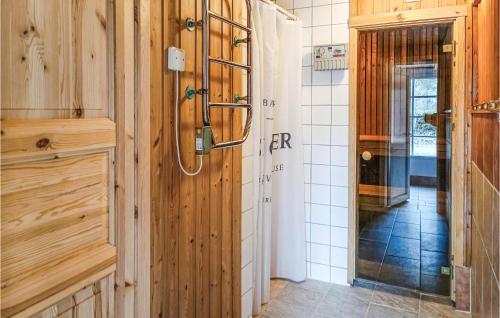 Bilik Mandi, Gorgeous Home In Kopingsvik With Sauna in Kopingsvik