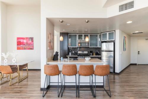 2BR WeHo Penthouse Lux in Los Angeles, USA