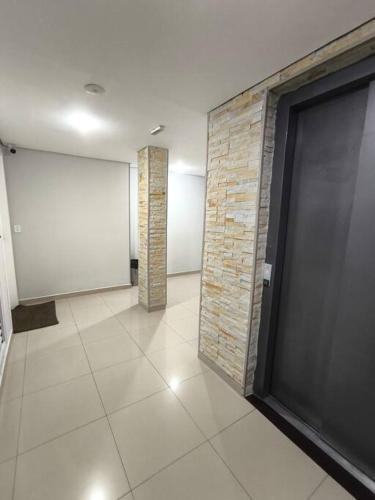 Apartamento excelente localização (Apartamento excelente localizacao) in カンブシ