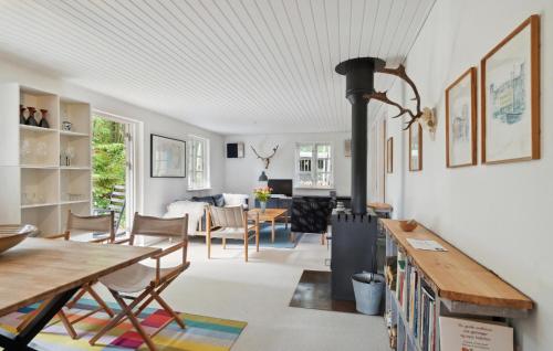 Three-Bedroom Holiday Home In Ebeltoft in Femmoller