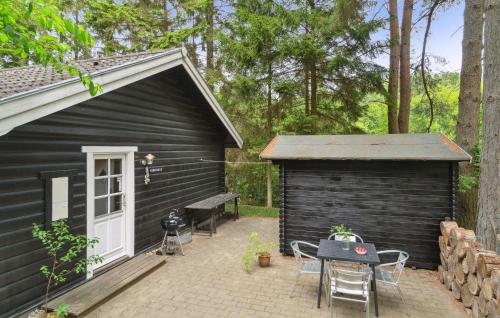 Garden, Three-Bedroom Holiday Home In Ebeltoft in Femmoller
