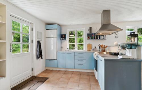Kitchen, Three-Bedroom Holiday Home In Ebeltoft in Femmoller