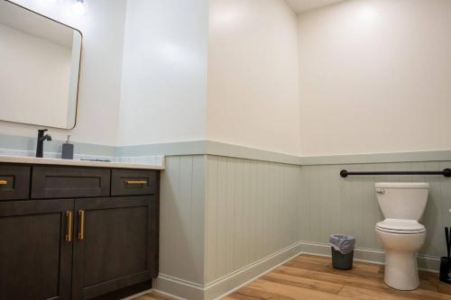 Private Retreat! Pool, Hot Tub, Awesome Views, Washer & Dryer, Wi-Fi, Near Rome, GA in Summerville, USA