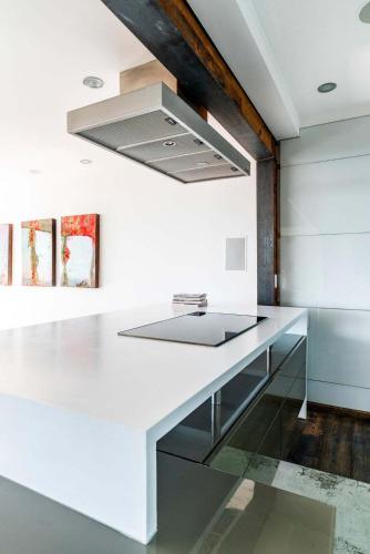 6MiL Big City Views West Hollywood Hills Villa 4BR in Los Angeles, USA
