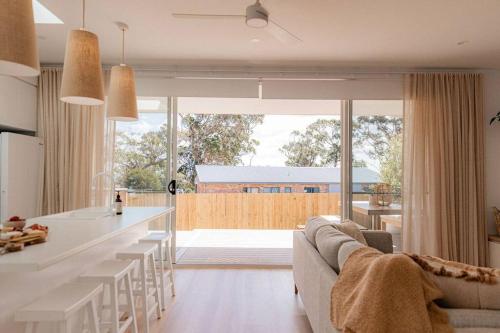 Bay Days - Binalong Bay