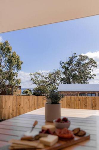 Bay Days - Binalong Bay