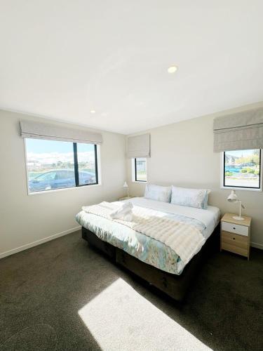 One Piece Tekapo - Tap to explore photos