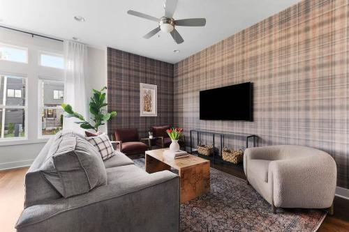The Hadden House - Rooftop Lounge with Firepit in Nashville, USA