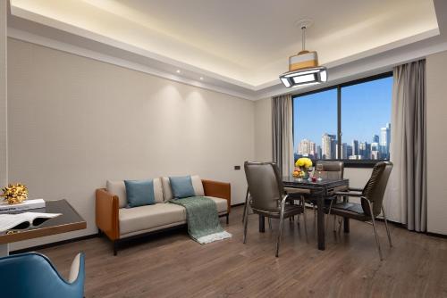 Anya Hotel -Next to Jiefang West Bar Street 2 minutes to the subway station free coffee free laundry free gym, huge windows Anya Hotel -Next to Jiefang West Bar Street 2 minutes to the subway station free coffee free laundry free gym, huge windows