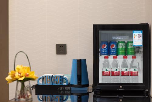 Anya Hotel -Next to Jiefang West Bar Street 2 minutes to the subway station free coffee free laundry free gym, huge windows Anya Hotel -Next to Jiefang West Bar Street 2 minutes to the subway station free coffee free laundry free gym, huge windows