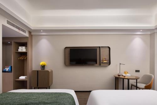 Anya Hotel -Next to Jiefang West Bar Street 2 minutes to the subway station free coffee free laundry free gym, huge windows Anya Hotel -Next to Jiefang West Bar Street 2 minutes to the subway station free coffee free laundry free gym, huge windows