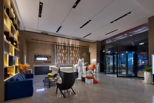 Anya Hotel -Next to Jiefang West Bar Street 2 minutes to the subway station free coffee free laundry free gym, huge windows Anya Hotel -Next to Jiefang West Bar Street 2 minutes to the subway station free coffee free laundry free gym, huge windows