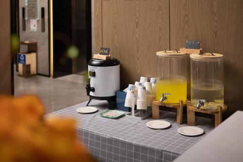 Anya Hotel -Next to Jiefang West Bar Street 2 minutes to the subway station free coffee free laundry free gym, huge windows Anya Hotel -Next to Jiefang West Bar Street 2 minutes to the subway station free coffee free laundry free gym, huge windows