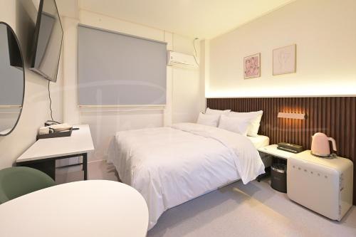 Take 1 Hotel (1)