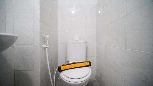 One-Bedroom Apartment image 7