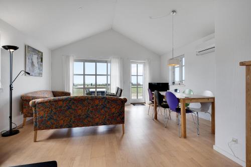 Three-Bedroom Holiday Home  image 10