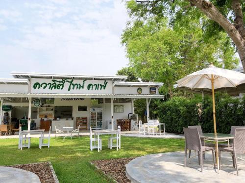 Restaurant, Quality Time Farmstay: Deluxe Room in Palau