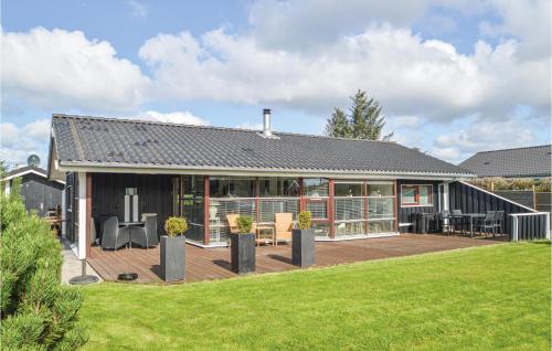  Three-Bedroom Holiday Home In Blokhus, Unterkunft in Blokhus