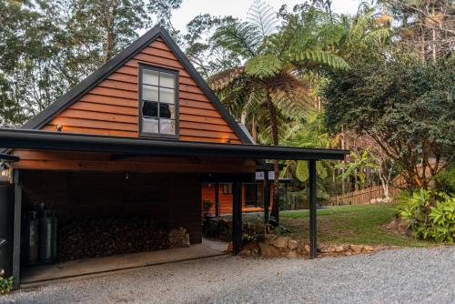 . The Mountain Chalet - Hot Tub, Fireplace, Games