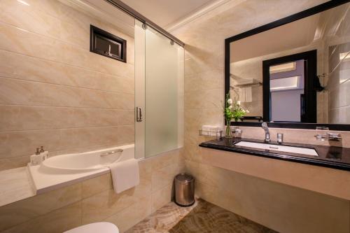 room detail thumbnail 2