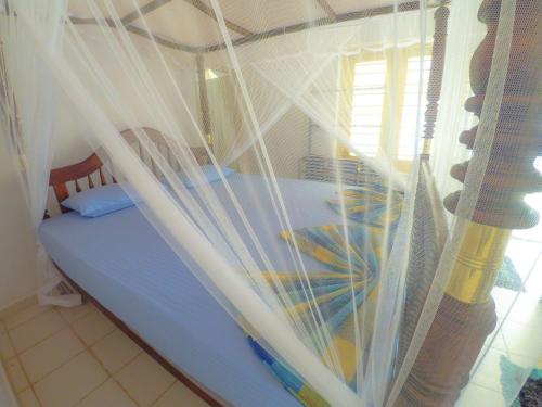Surfing Beach Guest House in Hikaduva