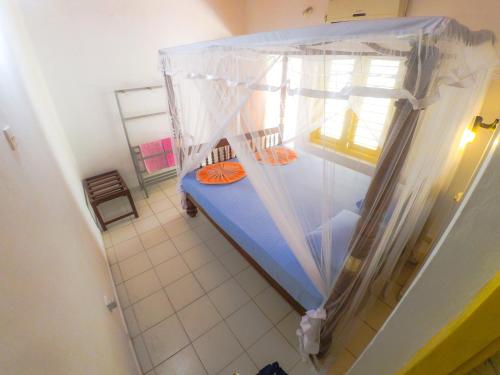 Surfing Beach Guest House in Hikaduva