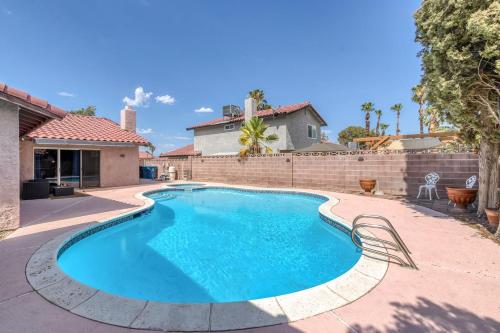 Vacation Home in Vegas w Pool 2 mile to Strip, Las Vegas (foto 6)