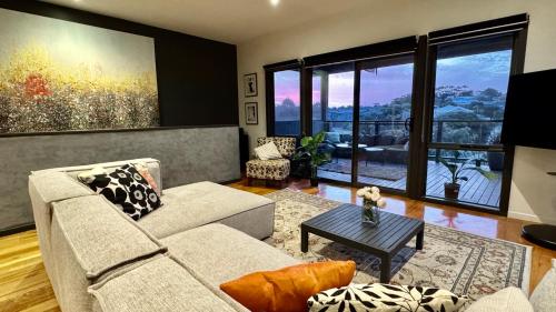 Coastal Tones - Designer Beach house - Pets Welcome - Huge Yard - Walk to Beach - Phillip Island Coastal Tones - Designer Beach house - Pets Welcome - Huge Yard - Walk to Beach - Phillip Island
