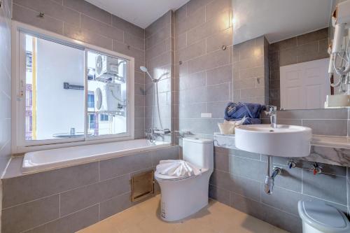 room detail thumbnail 2