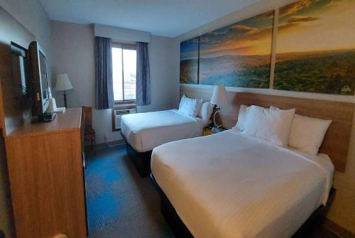 2 queen beds
