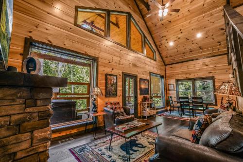 Honeysuckle Hill cabin in Sevierville, USA