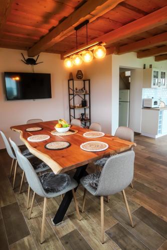 Koplietošanas atpūtas telpa ar TV, North Resorts Lucas in Mutne