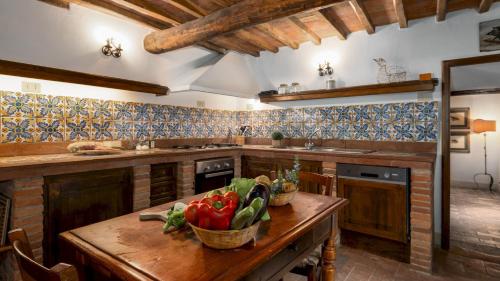 CASTELLARE IN POGGIO 10, Emma Villas