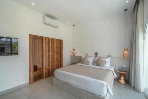 Villa Anassa - 2BR Chic Mediterranean Canggu Escape - image 5