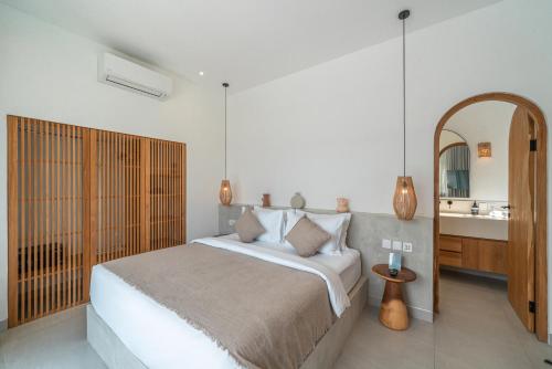 Villa Anassa - 2BR Chic Mediterranean Canggu Escape - image 3