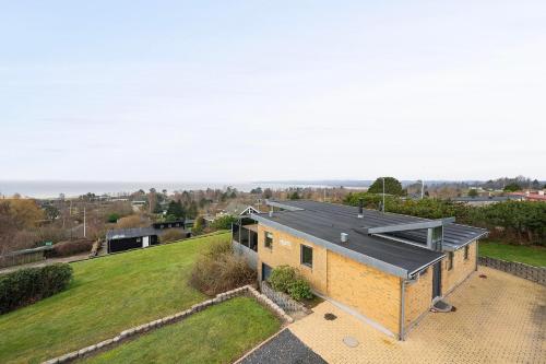 Four-Bedroom Holiday Home image 3