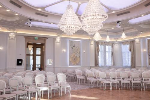 611710918 Tresor Le Palais Timisoara, Curio Collection by Hilton