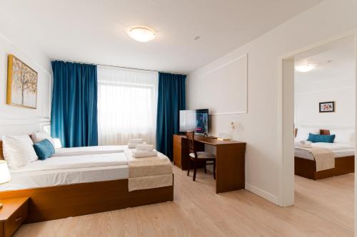 Hotel Royal Plaza - image 4