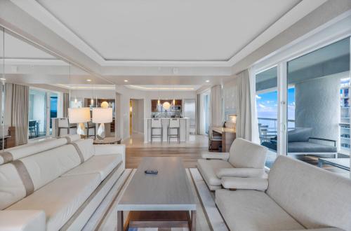 Beachfront Condo with Spacious Balcony Beachfront Condo with Spacious Balcony