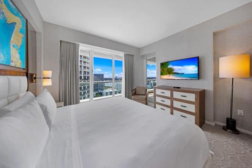 Beachfront Condo with Spacious Balcony Beachfront Condo with Spacious Balcony