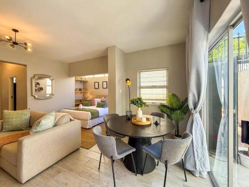 Luxury in Greenpoint Main Rd