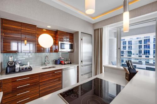 Beachfront Condo with Spacious Balcony Beachfront Condo with Spacious Balcony