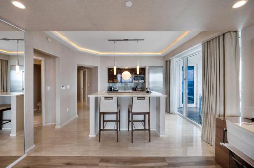 Beachfront Condo with Spacious Balcony Beachfront Condo with Spacious Balcony